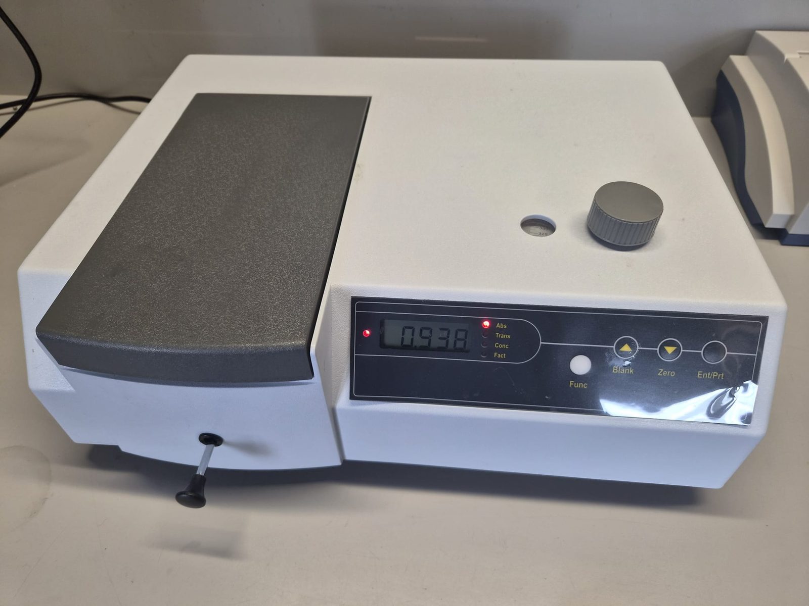 Visible spectrophotometer reading absorbance